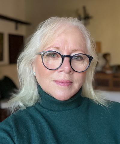 Lynnclaire Dennis
